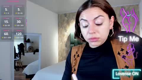 Snapshot of april_dumont chatting on 12-05-25, 02:47 April online show from 12-05-25, 02:47