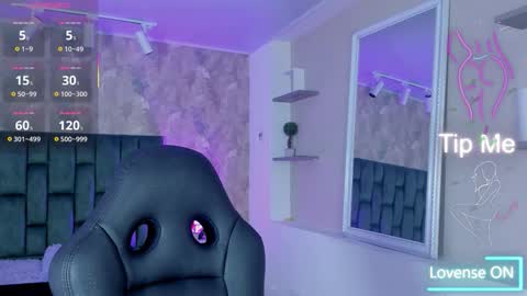 Snapshot of april_dumont chatting on 01-08-26, 11:45 April online show from 01-08-26, 11:45