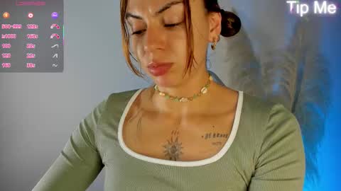 Snapshot of april_dumont chatting on 03-10-26, 01:05 April online show from 03-10-26, 01:05