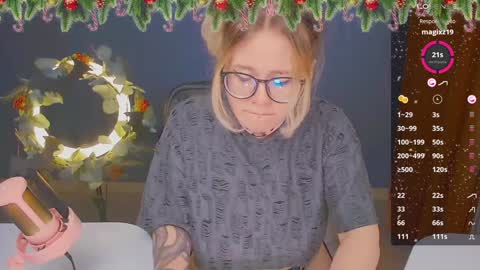 Snapshot of april_hentaigirl chatting on 12-22-24, 07:21    my special content  online show from 12-22-24, 07:21