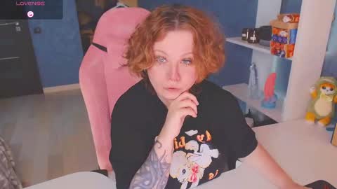 Snapshot of april_hentaigirl chatting on 10-19-25, 07:53    my special content  online show from 10-19-25, 07:53