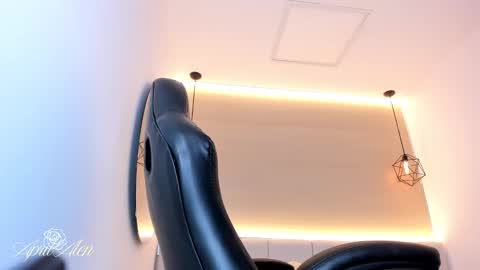 Snapshot of aprilalen chatting on 11-04-25, 06:34 April online show from 11-04-25, 06:34