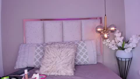 Snapshot of aprilkeith chatting on 07-14-26, 07:30 April online show from 07-14-26, 07:30