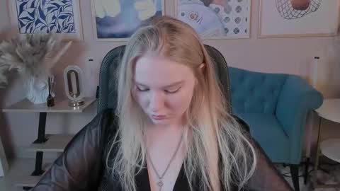 Snapshot of aprilserenity chatting on 10-06-25, 10:29 April. All year round. online show from 10-06-25, 10:29