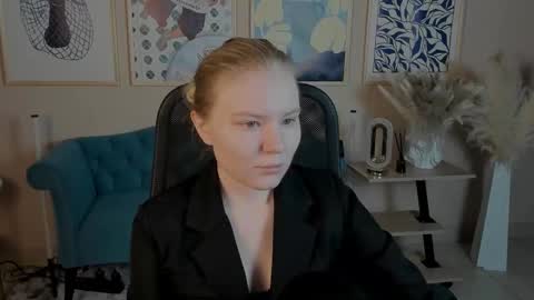 Snapshot of aprilserenity chatting on 10-24-25, 02:30 April. All year round. online show from 10-24-25, 02:30
