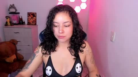 aqua emilly online show from 04-29-26, 11:44