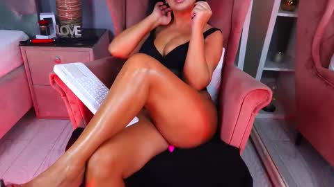 Snapshot of aqueenmonica chatting on 10-13-25, 05:02 AQueenMonica online show from 10-13-25, 05:02