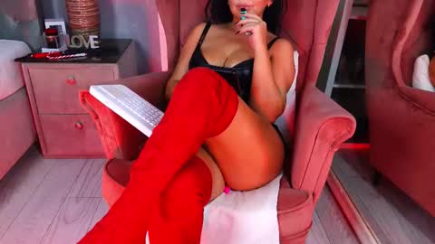 Snapshot of aqueenmonica chatting on 11-13-25, 08:52 AQueenMonica online show from 11-13-25, 08:52