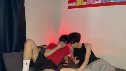 Snapshot of ar1zze chatting on 01-18-26, 09:02 zik and kris online show from 01-18-26, 09:02