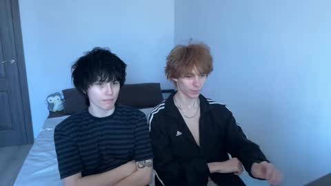 Snapshot of ar1zze chatting on 03-30-26, 09:43 zik and kris online show from 03-30-26, 09:43
