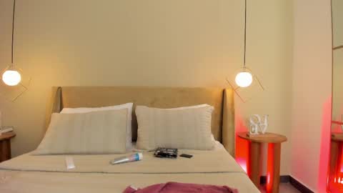  Ara Ferrer  online show from 04-24-26, 07:38