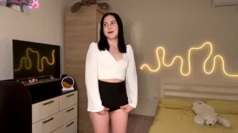 Emi online show from 04-26-26, 04:15