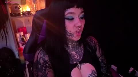 Snapshot of aradia66 chatting on 04-14-26, 03:34 Carolain online show from 04-14-26, 03:34