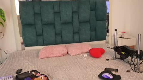   online show from 06-06-26, 02:05