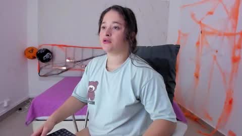 aradia_kiss online show from 10-20-25, 07:47