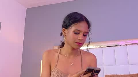 Snapshot of aralewis chatting on 06-08-26, 10:10 online show from 06-08-26, 10:10