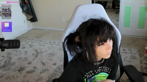 Snapshot of archancel chatting on 09-24-25, 03:04 Archancel online show from 09-24-25, 03:04