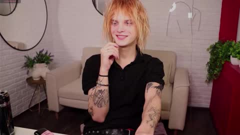 Snapshot of archiehali chatting on 10-15-25, 08:20 archiehali online show from 10-15-25, 08:20