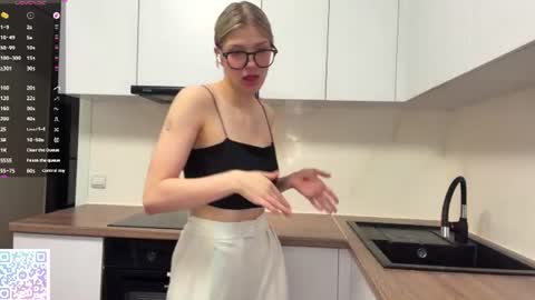 Caroline online show from 06-14-26, 04:09
