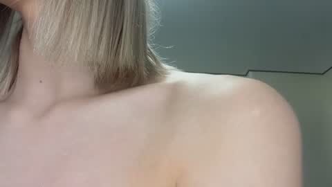 Caroline online show from 07-11-26, 04:10