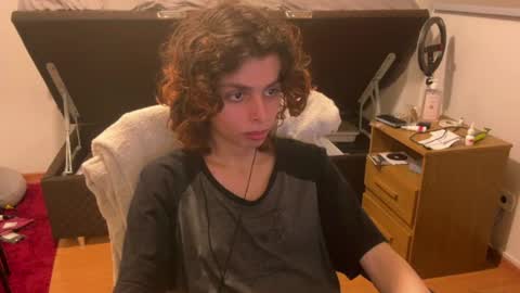 Snapshot of ari_dom_femboy chatting on 07-05-26, 10:28 Ari online show from 07-05-26, 10:28