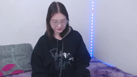 Snapshot of ari_james chatting on 11-15-25, 11:51 Ahri James online show from 11-15-25, 11:51