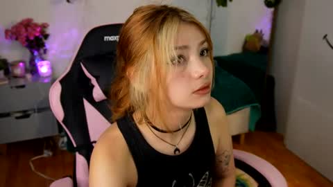 Snapshot of ari_kat666 chatting on 07-22-26, 01:41 ari online show from 07-22-26, 01:41