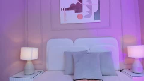 Aria  online show from 09-17-25, 02:57