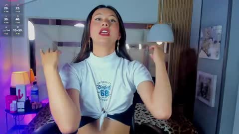 Snapshot of aria_joness_ chatting on 05-05-26, 09:45 Aria Jones online show from 05-05-26, 09:45