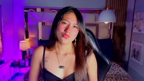 Snapshot of aria_joness_ chatting on 05-19-26, 08:59 Aria Jones online show from 05-19-26, 08:59