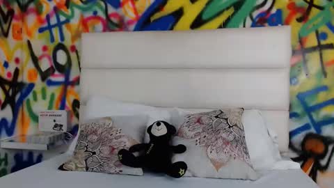 Snapshot of aria_martiin chatting on 12-22-24, 11:44 aria online show from 12-22-24, 11:44