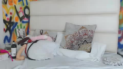 Snapshot of aria_martiin chatting on 02-08-25, 11:55 aria online show from 02-08-25, 11:55