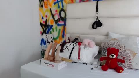 Snapshot of aria_martiin chatting on 02-28-25, 12:09 aria online show from 02-28-25, 12:09