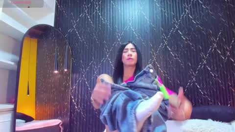 Aria Millers  online show from 10-11-25, 12:04