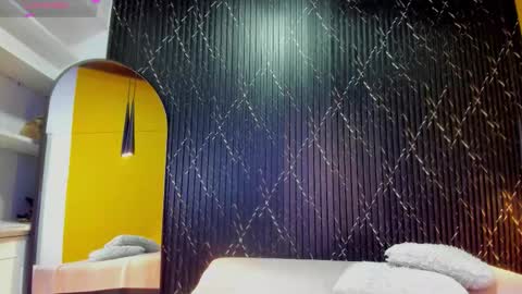 Aria Millers  online show from 11-26-25, 10:49