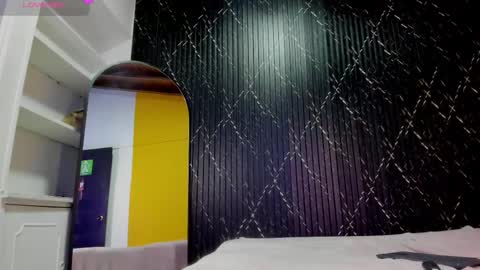 Aria Millers  online show from 11-30-25, 09:57