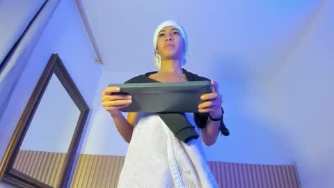 Aria Millers  online show from 12-17-25, 12:00