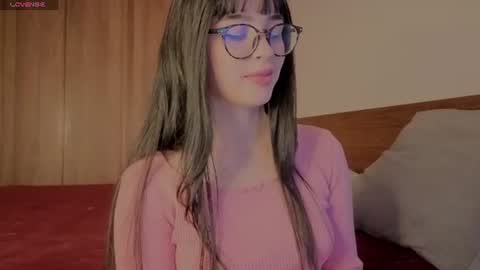 Snapshot of aria_mora chatting on 06-18-26, 10:14 Roxxy online show from 06-18-26, 10:14