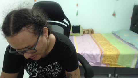 Snapshot of ariadna_6 chatting on 01-17-25, 04:15 ...Ariana... online show from 01-17-25, 04:15