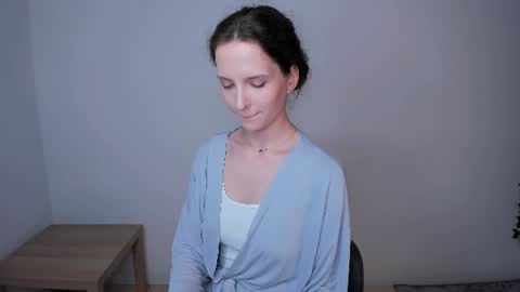 Snapshot of ariadna_s chatting on 06-13-26, 10:29 Ariadna online show from 06-13-26, 10:29