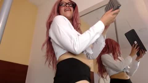 Snapshot of ariadnaaa_ chatting on 12-14-25, 04:51 Ariadna online show from 12-14-25, 04:51