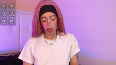 Snapshot of ariadnaaa_ chatting on 01-11-26, 04:28 Ariadna online show from 01-11-26, 04:28