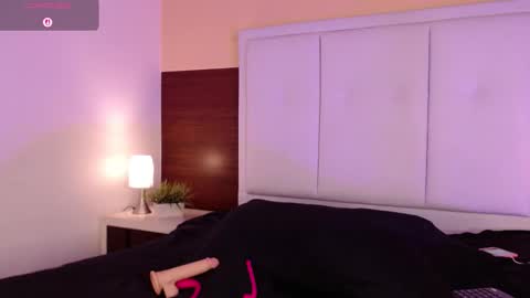 Snapshot of ariadnaaa_ chatting on 02-28-26, 03:40 Ariadna online show from 02-28-26, 03:40