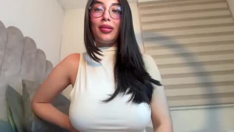 Snapshot of ariadnaz chatting on 05-31-26, 06:42 ARIADNA IM NEW HERE THANK YOU VERY MUCH FOR FOLLOWING ME online show from 05-31-26, 06:42