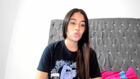 Snapshot of ariamontgomeryyy chatting on 01-25-25, 11:02 Aria Montgomery online show from 01-25-25, 11:02