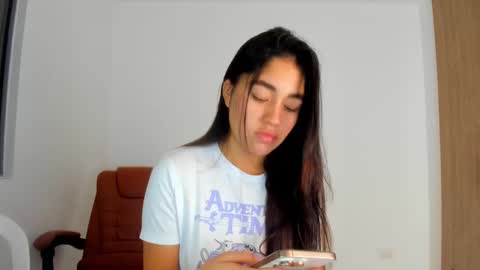 Snapshot of ariamontgomeryyy chatting on 03-18-26, 04:04 Aria Montgomery online show from 03-18-26, 04:04