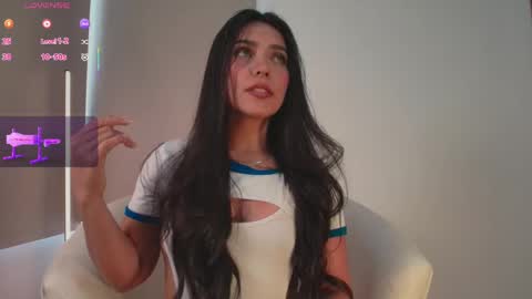 Snapshot of ariana_bae_ chatting on 04-20-26, 08:10 online show from 04-20-26, 08:10