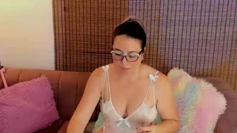Ariana Cruz online show from 06-28-26, 12:44