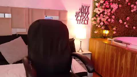 Snapshot of ariana_foxx__ chatting on 06-26-26, 02:32 Ariana online show from 06-26-26, 02:32
