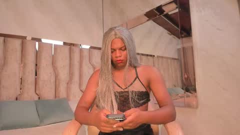 ariana_grande233 online show from 03-18-26, 11:46